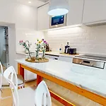 Daire Lino En Pleno Centro De Moderna Planta Baja Con Patio Privado Luminoso