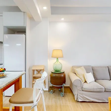 Lino En Pleno Centro De Moderna Planta Baja Con Patio Privado Luminoso * Dénia